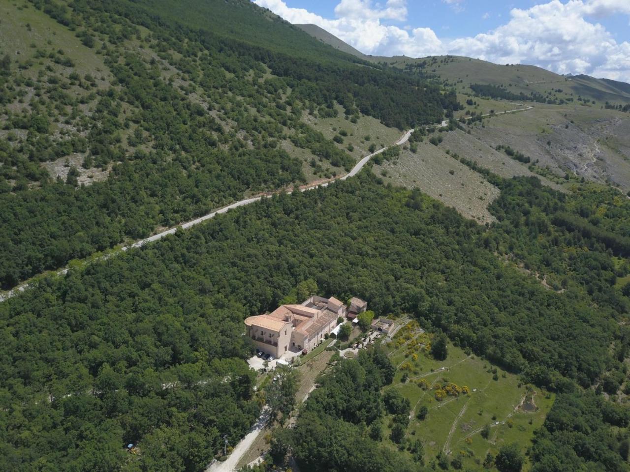 Convento Di San Colombo Hotel Santo Stefano Di Sessanio Exterior photo